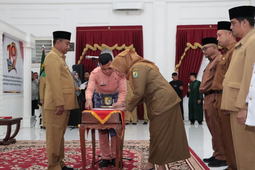 Kembali Lantik Pejabat di Lingkungan Pemkab Sergai, Bupati: Beri Pelayanan Terbaik Kepada Masyarakat