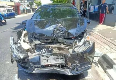 Mobil Dikemudikan Kadisdikbud Kuningan Kecelakaan, Satu Orang Patah Tulang