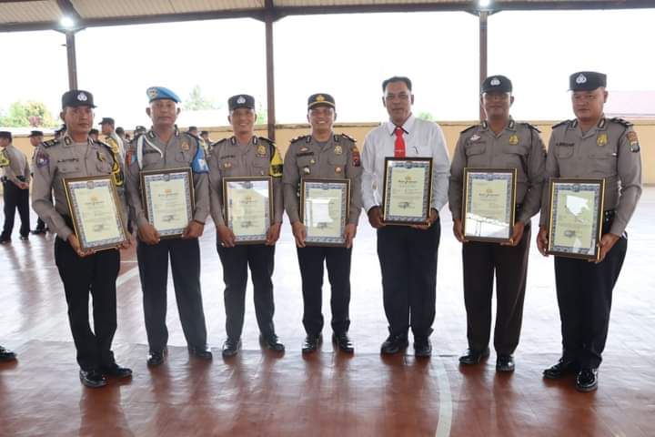 Kapolres Labuhanbatu Beri Penghargaan Untuk 7 Personil Polsek Panai Tengah