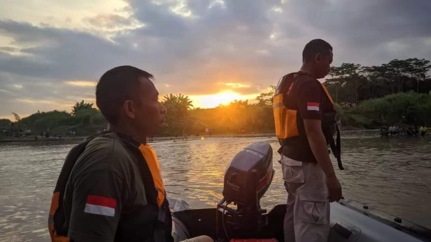 Niat Tolong Teman Berujung Petaka, Seorang Remaja Hanyut di Sungai Klawing