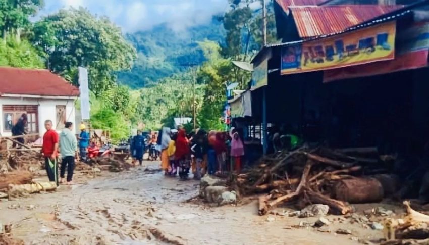 Banjir Bandang Terjang Nagan Raya, Puluhan Warga Mengungsi