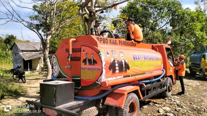 BPBD Pamekasan Libatkan 8 Armada Tangani Pasokan Air Bersih