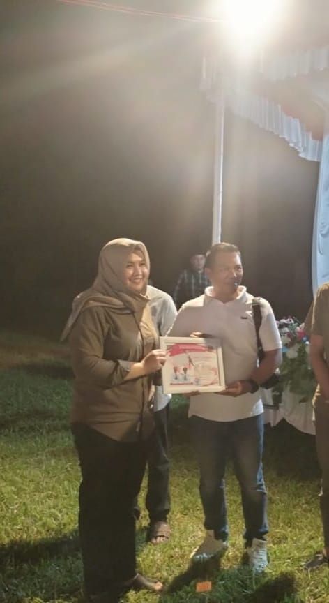 Taat Pajak, Pemkab Madina Beri Penghargaan CV Bin Ham