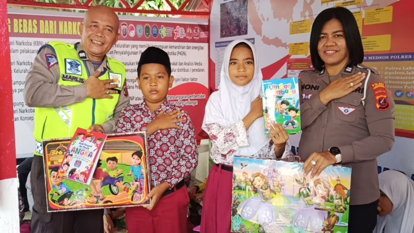 Tingkatkan Budaya Literasi, Sat Lantas Polres Labuhanbatu Distribusikan Buku Bacaan dan Perlengkapan Alat Tulis