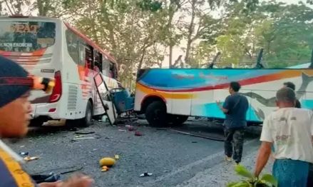 Tiga Orang Tewas dalam Insiden Tabrakan Maut Bus Eka vs Sugeng Rahayu di Ngawi