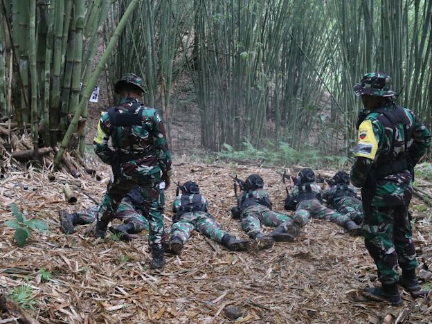 Raider 100/PS Laksanakan Latihan Tempur Tingkat Peleton