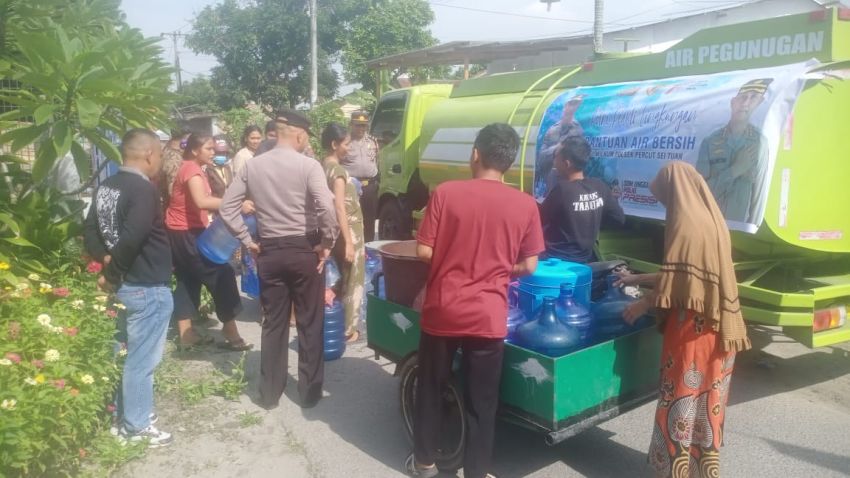 Polsek Percut Seituan Salurkan Bantuan Air Bersih