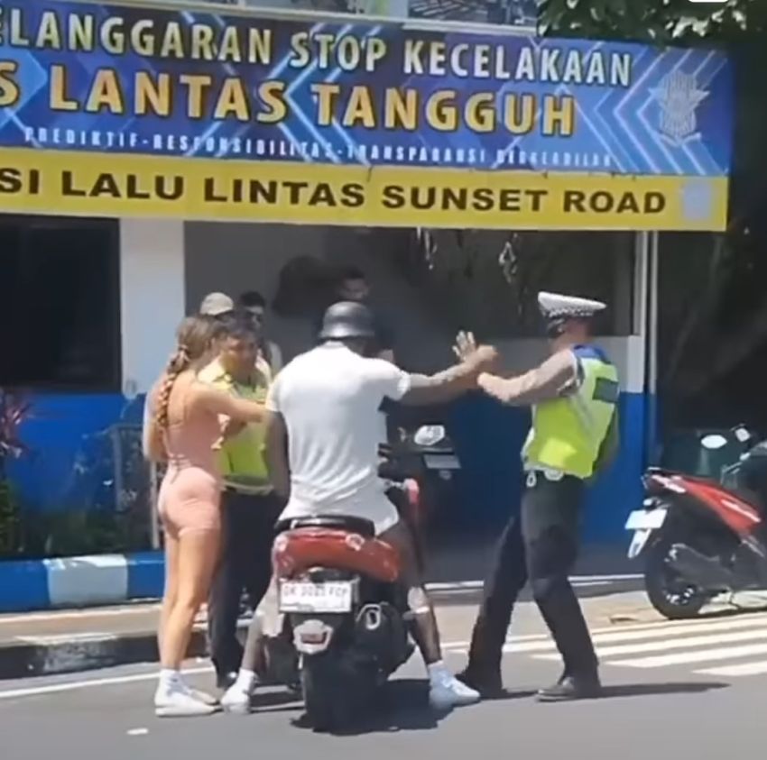 Tak Diterima Ditilang, WNA di Bali Dorong Polisi Hingga Nyaris Terpental