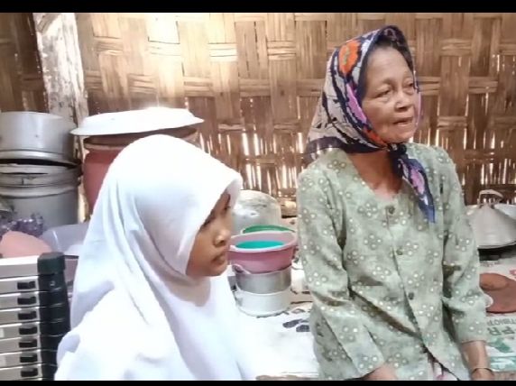 Miris, Murid SD di Pamekasan Tinggal di Rumah Tak Layak Huni Bersama Neneknya