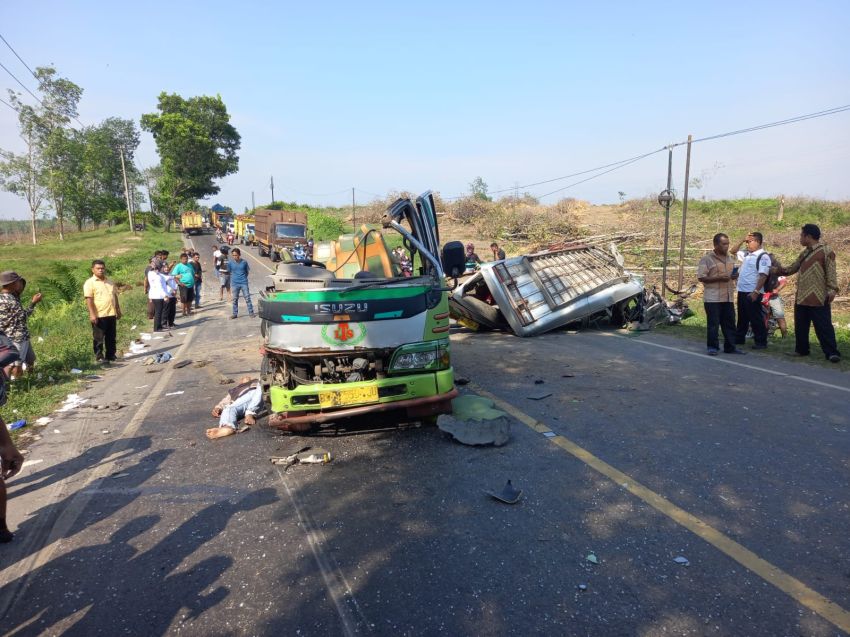 Bus Tabrak Dump Truck di Labuhanbatu, Satu Penumpang Meninggal di Lokasi