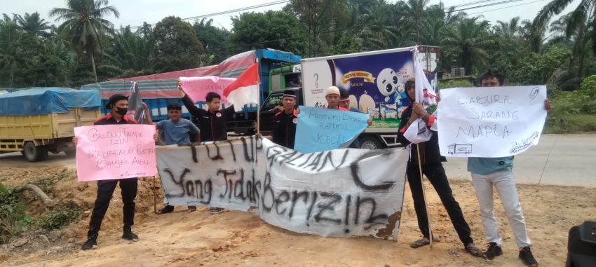 Massa BPM Labura Demo Pertambangan, Satu Mahasiswa Didorong Hingga Masuk Parit