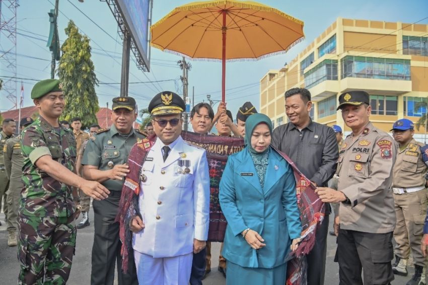 Hari Pertama Kerja, Pj Wako Psp Disambut Secara Adat