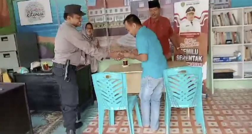 Personil Polres Tapsel Sambangi Tokoh Masyarakat Guna Mewujudkan Pemilu Damai