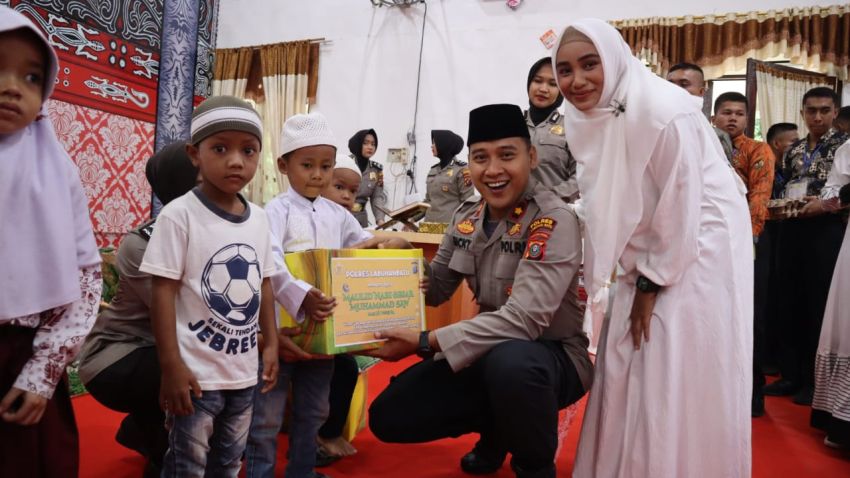 Pemberian Santunan Anak Yatim Warnai Peringati Maulid Nabi Besar Muhammad SAW Polres Labuhanbatu