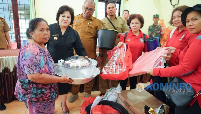 Pemkab Karo Bantu Korban Kebakaran