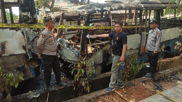12 Bus Trans Musi Terbakar di Terminal AAL Palembang
