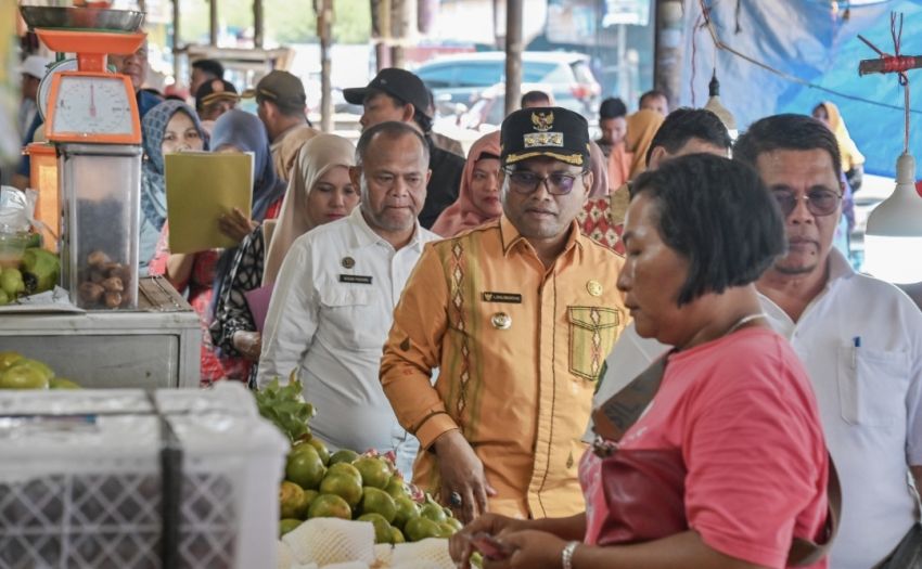Pj Wali Kota Padangsidimpuan Sidak Harga Komoditas di Pasar Pajak Batu