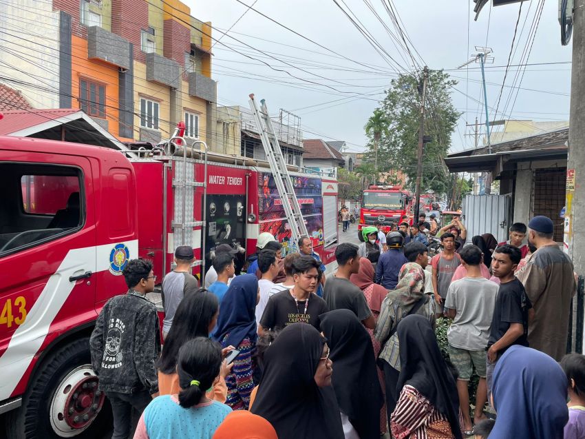 Ditinggal Sholat, Dua Unit Rumah Nyaris Ludes Dilalap Sijago Merah