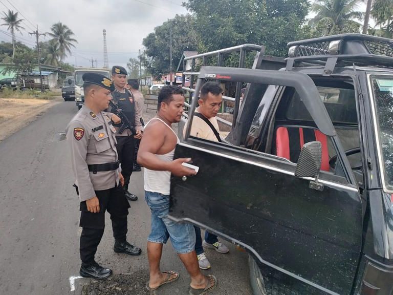 Polisi Gelar Razia di Perbatasan Tapteng-Tapsel, Pengendara Distop dan Diperiksa