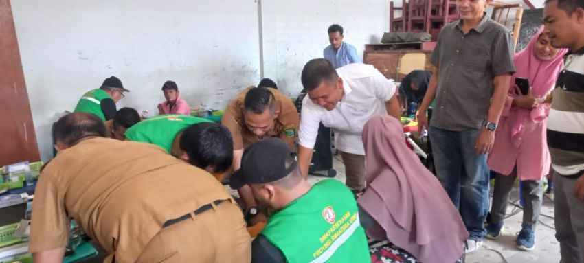 Ketua DPRD Madina Berikan Semangat Anak-Anak Ikut Sunat Massal