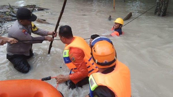 Intensitas Hujan Tinggi, Ratusan Rumah di Karimun Terendam Banjir