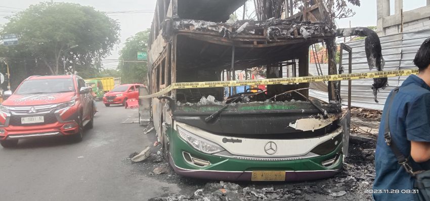 Bus Karina Doubel Decker Tujuan Jakarta - Sumenep Hangus Terbakar, Kerugian Ditaksir Miliar Rupiah