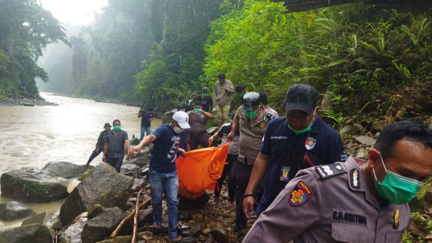 Mayat Wanita Mengapung di Sungai Lau Biang PT WEP