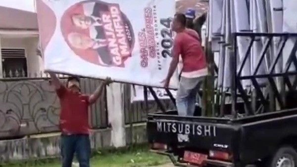 Mobil Plat Merah Dipakai Angkut Baliho Ganjar-Mahfud di Simalungun, Video Viral di Medsos
