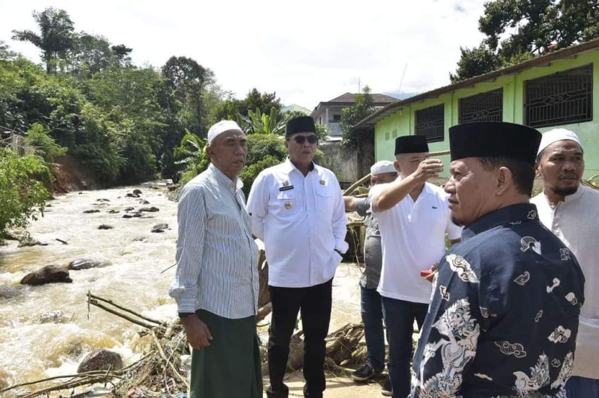 Sukhairi Tinjau Lokasi Banjir Bandang, Bupati Minta Masyarakat Tetap Waspada