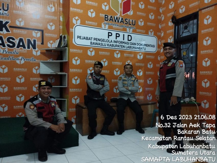 Polres Labuhanbatu Laksanakan Patroli Dialogis Malam Hari di Kantor Bawaslu