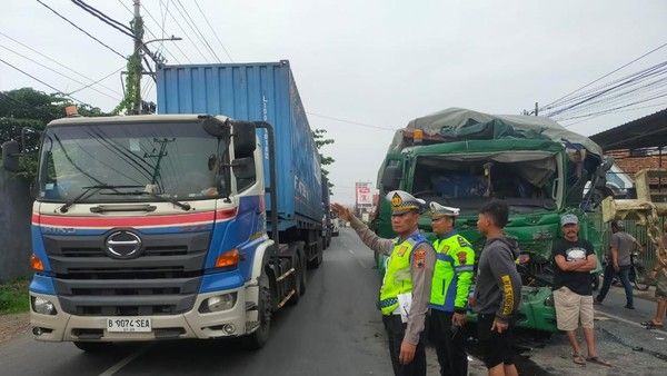 3 Truk di Jalan Pantura Kudus-Pati Terlibat Kecelakaan