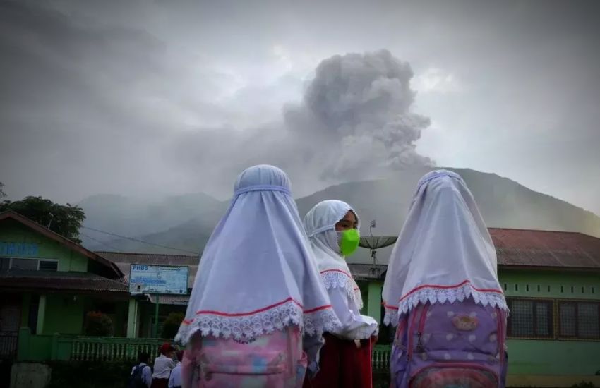 Gunung Marapi Sumbar Erupsi, 6 Pendaki asal Riau Belum Turun