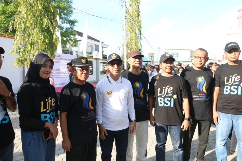 Pj Gubernur NTT Melepas Peserta Jalan Sehat dalam Rangka Milad Muhammadiyah ke-111