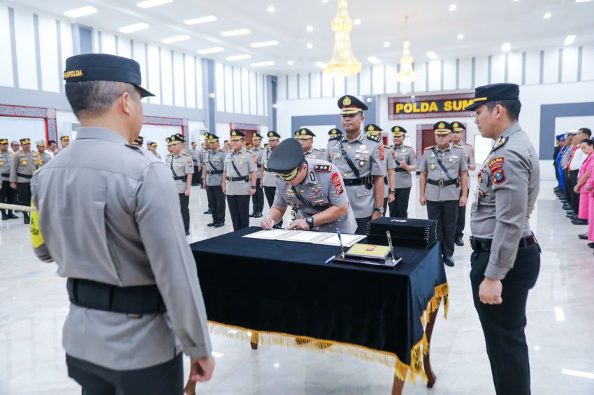 Kapolres Labuhanbatu Diserah Terimakan dari AKBP James Hutajulu kepada AKBP Bernhard Malau