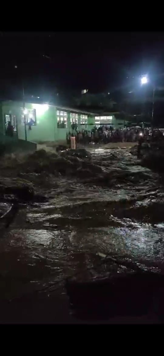 Puluhan Pondok Santri Mustafhawiyah Purba Baru Hanyut Terbawa Arus Sungai