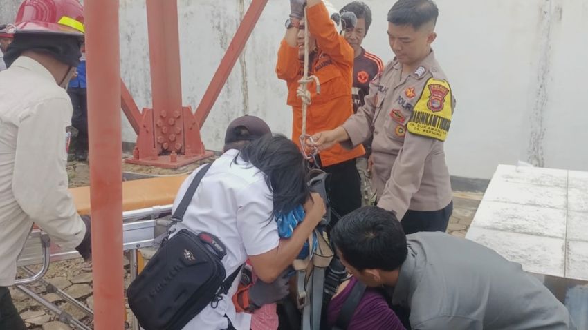 Ibu Muda di Lampung Nekat Naik Tower BTS, Diduga Depresi Ditinggal Suami Merantau