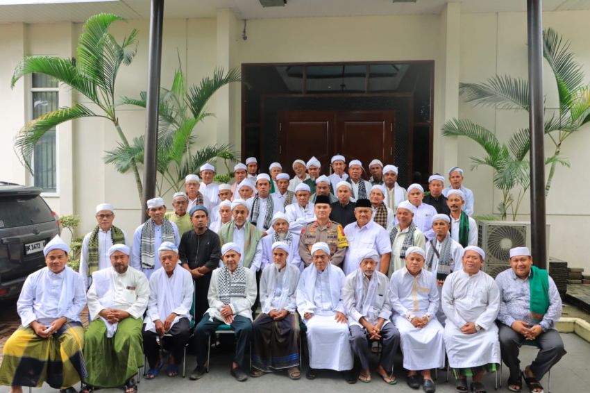 Kapolres Labuhanbatu Jalin Silaturahmi dengan Puluhan Tuan Guru Se-Kabupaten Labura