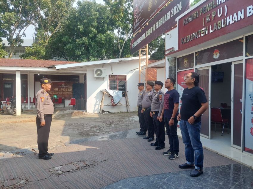 Pastikan Pemilu Berjalan Lancar, Polres Labuhanbatu Lakukan Pengamanan di Kantor KPU