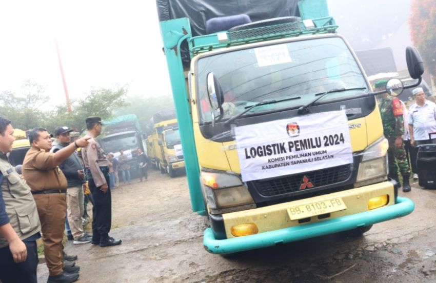 Bupati Lepas 40 Truk pengangkut Logistik Pemilu 2024 Menuju 15 Kecamatan Se-Tapsel