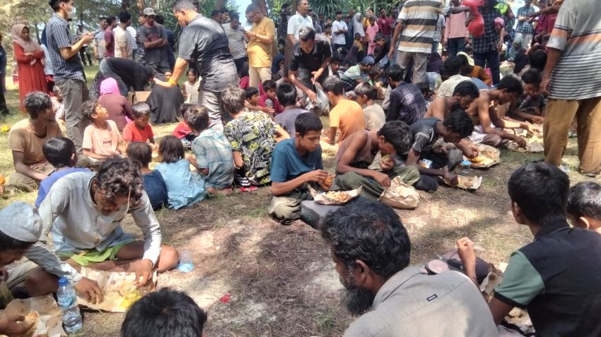 Warga Tolak 137 Imigran Rohingya yang Terdampar di Pantai Kuala Parek Aceh Timur