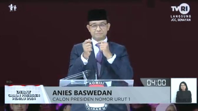 Anies Baswedan Kritik Keras Bansos Jokowi di Hadapan Prabowo