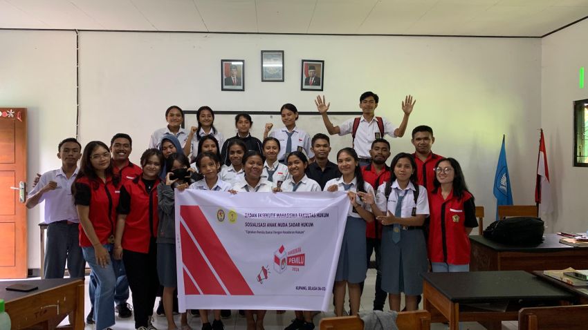 Ciptakan Pemilu Damai Dengan Kesadaran Hukum, BEM FH Sosialisasi Bersama Pelajar SMAN 4 Kupang