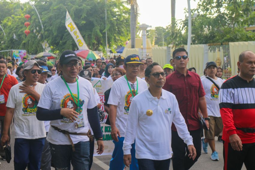 Pj Gubernur NTT Ikuti Jalan Sehat dan Kampanye Pemilu Damai