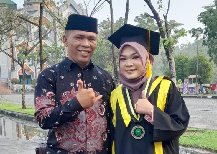 Banggakan Orang Tua, Anak Jurnalis Madina Raih Cumlaude Di UIN Suska Riau