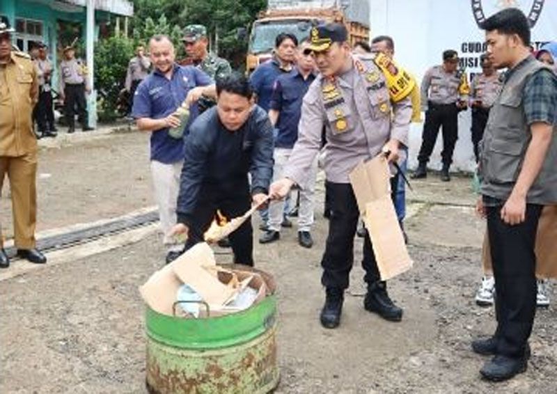 Logistik Pemilu 2024 Dimusnahkan dan Dilepas Secara Simbolis oleh Forkopimda Padangsidimpuan