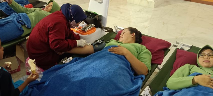 Masuki Usia ke-78, Persit KCK PD V/Brawijaya Gelar Donor Darah