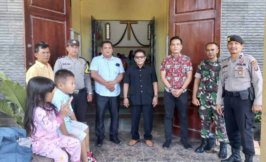 Sinergitas Babin TNI-Polri Amankan Ibadah Gereja, Polsek Kotarih dan Koramil Patroli Bersama