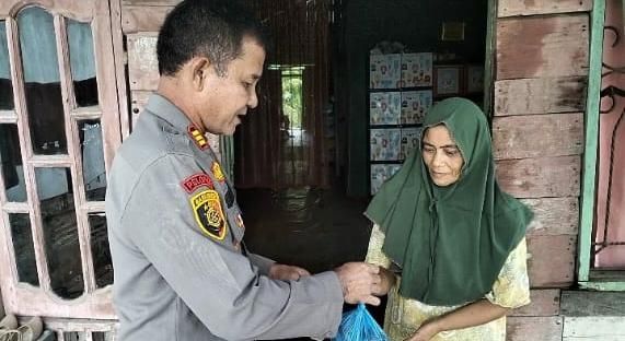 Berbagi di Bulan Ramadhan, Polsek Bilah Hilir Salurkan Bantuan Kepada Kaum Dhuafa