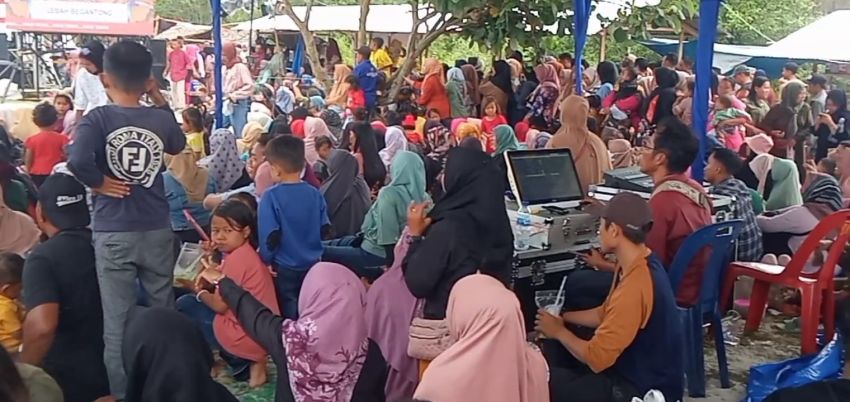 Luar Biasa, Antusias Warga Saksikan Pertunjukan Madhani DA6 di Pantai Merdeka Bagan Kuala