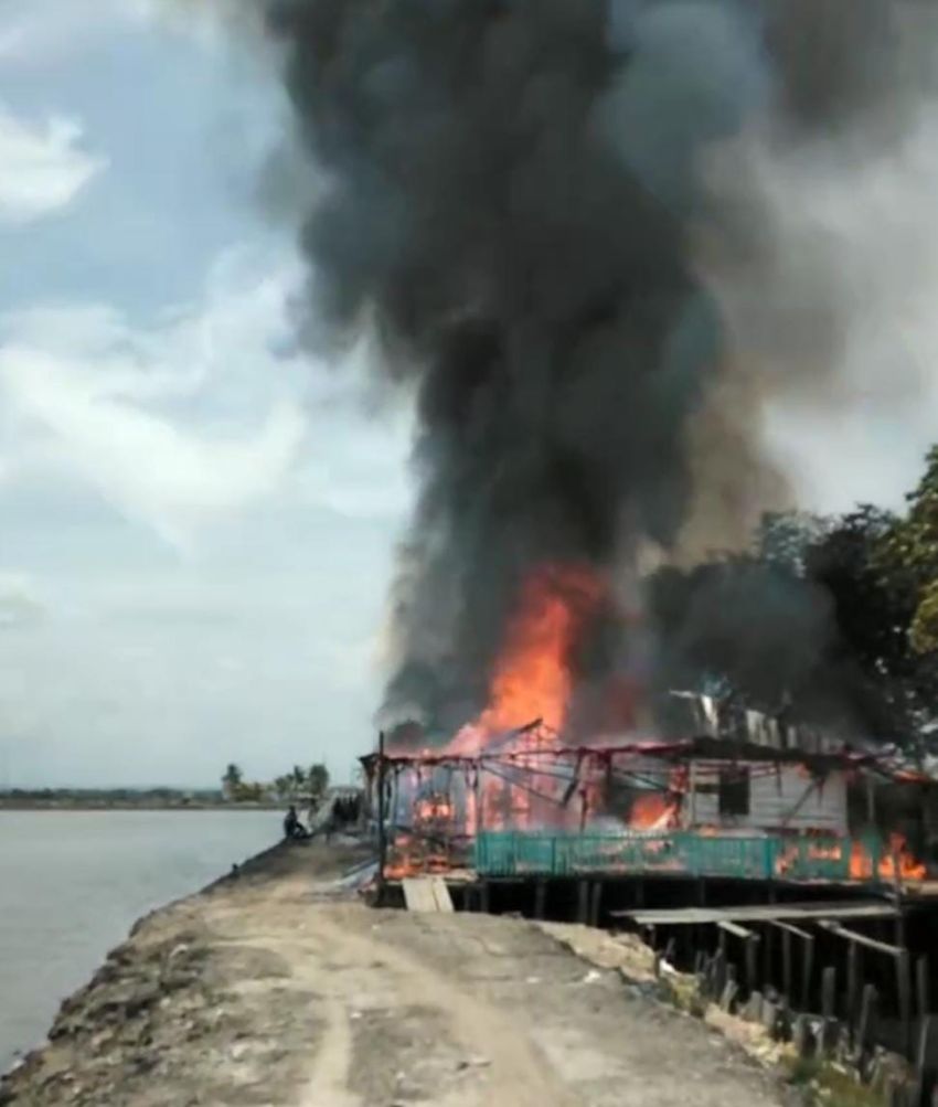 2 Unit Rumah Kayu di Kawasan Tambak Ludes Terbakar